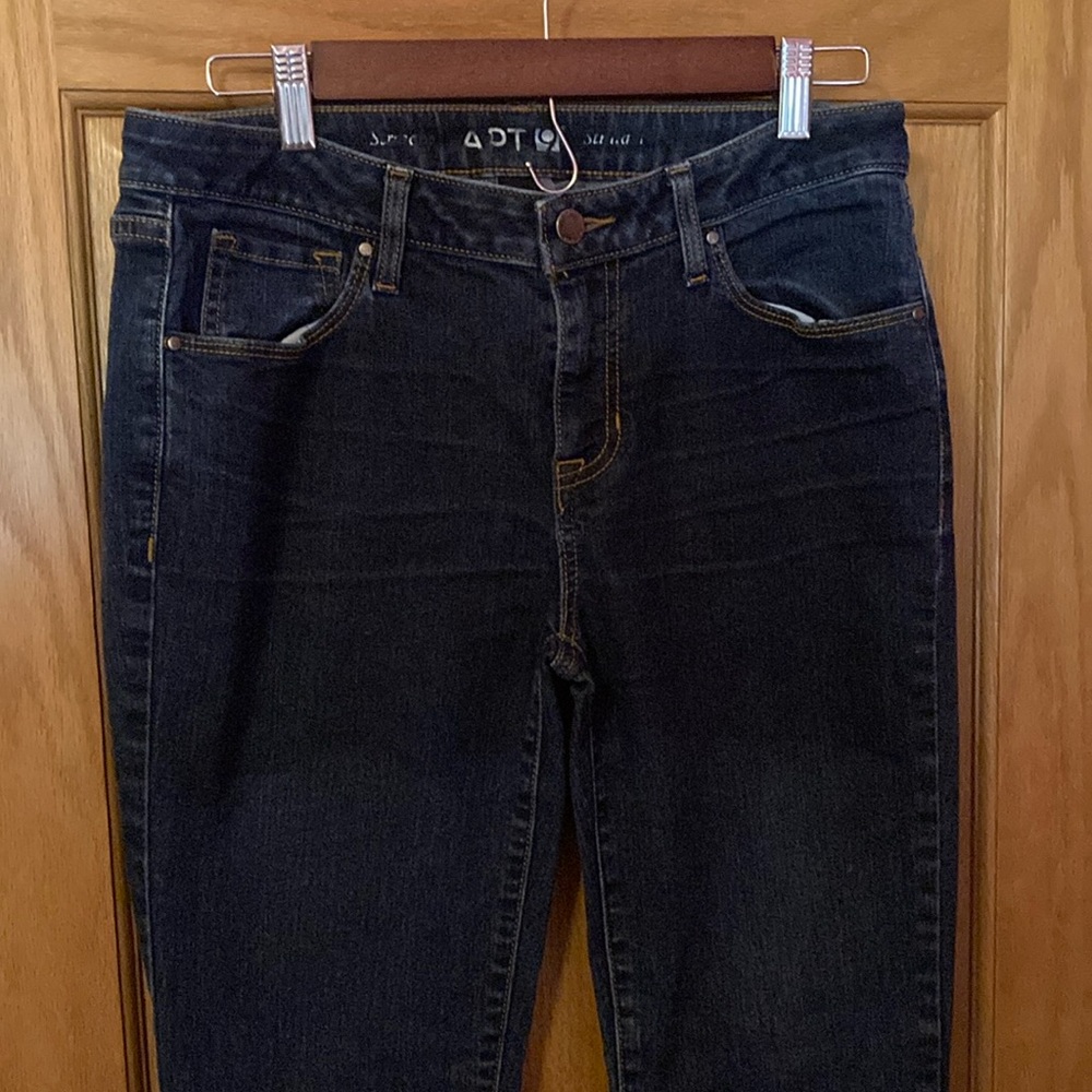 Apt 9 women’s skinny straight leg jeans